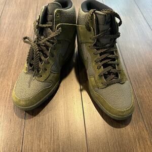 New Nike Dunk Sky Hi Essential Wedge Army Rough Green Wmn’s Size 8 644877-302